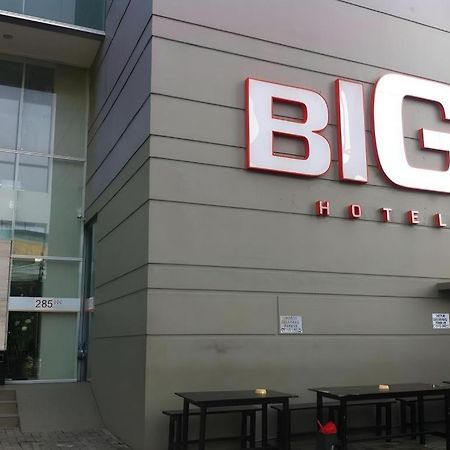 U Stay Hotel Mangga Besar Giacarta Esterno foto