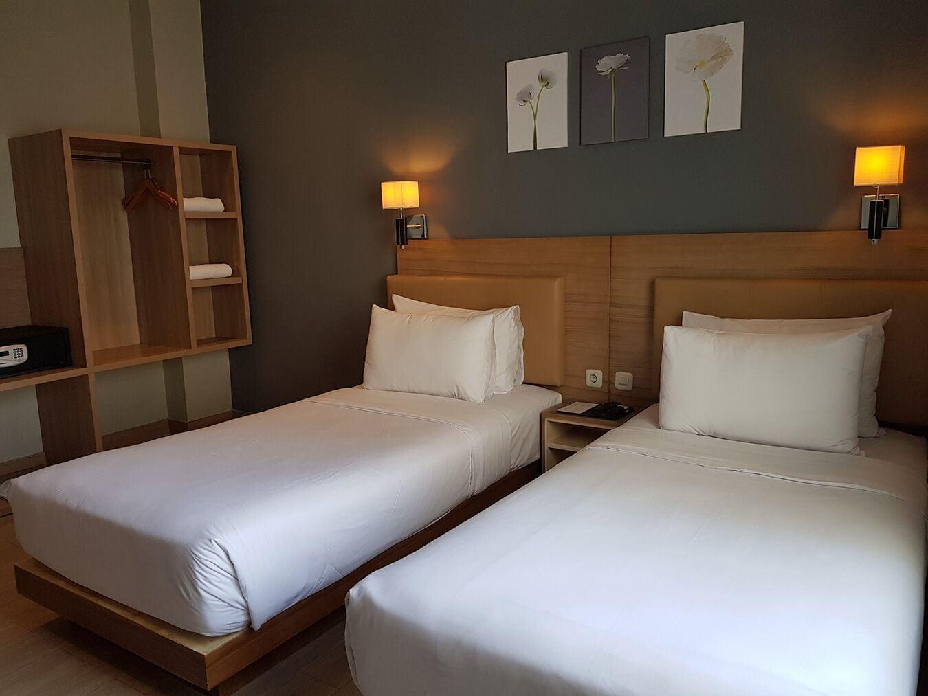 U Stay Hotel Mangga Besar Giacarta Esterno foto
