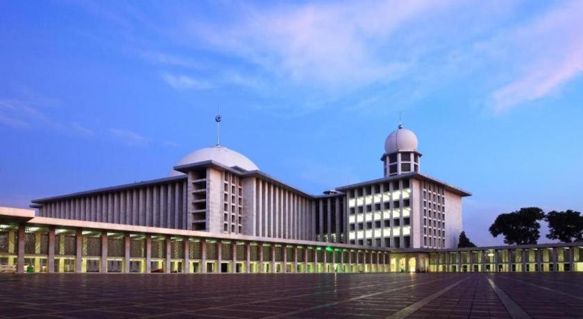 U Stay Hotel Mangga Besar Giacarta Esterno foto