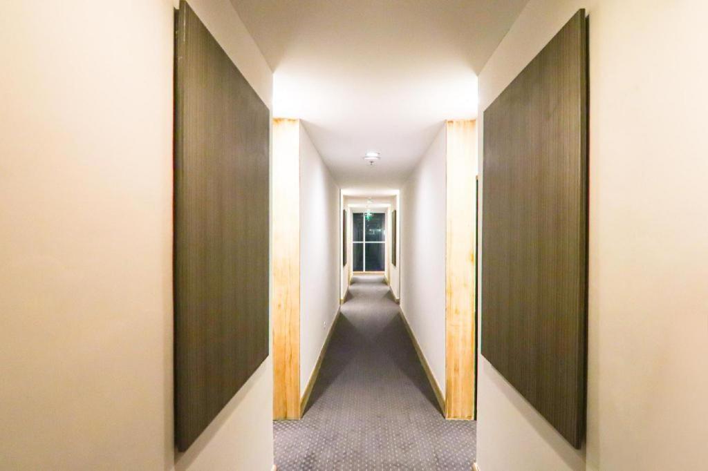 U Stay Hotel Mangga Besar Giacarta Esterno foto