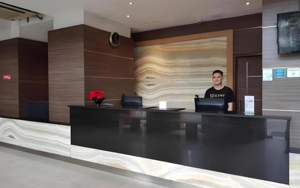 U Stay Hotel Mangga Besar Giacarta Esterno foto