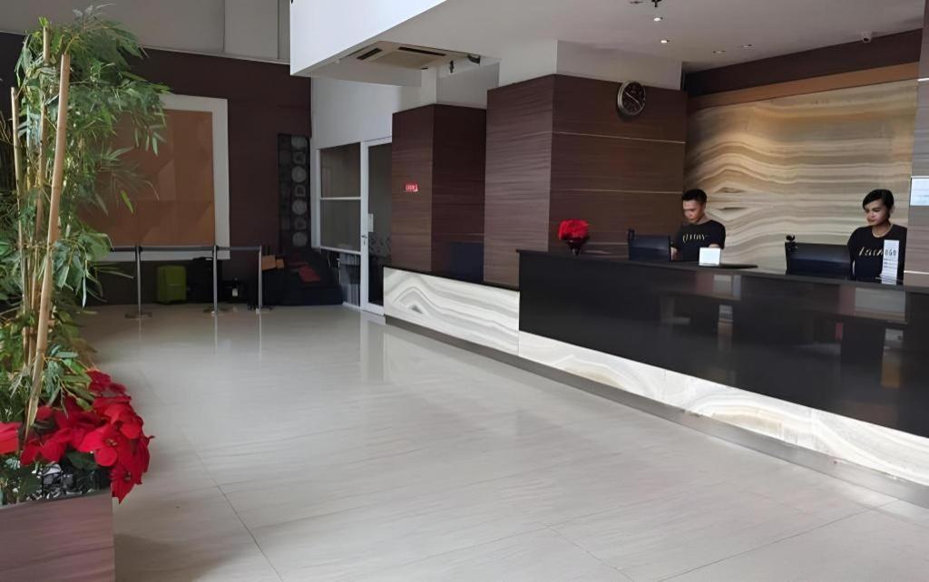U Stay Hotel Mangga Besar Giacarta Esterno foto