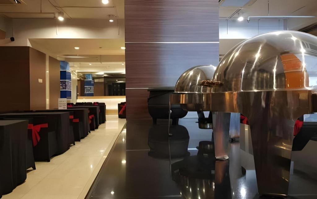 U Stay Hotel Mangga Besar Giacarta Esterno foto