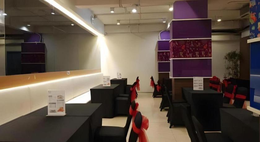 U Stay Hotel Mangga Besar Giacarta Esterno foto