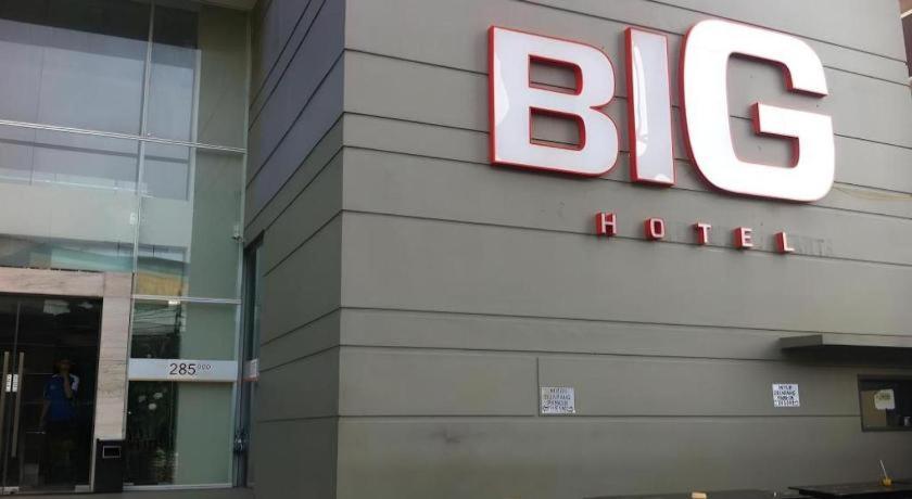 U Stay Hotel Mangga Besar Giacarta Esterno foto