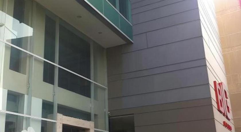 U Stay Hotel Mangga Besar Giacarta Esterno foto