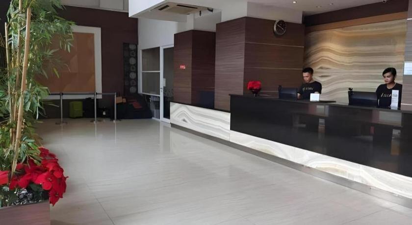 U Stay Hotel Mangga Besar Giacarta Esterno foto
