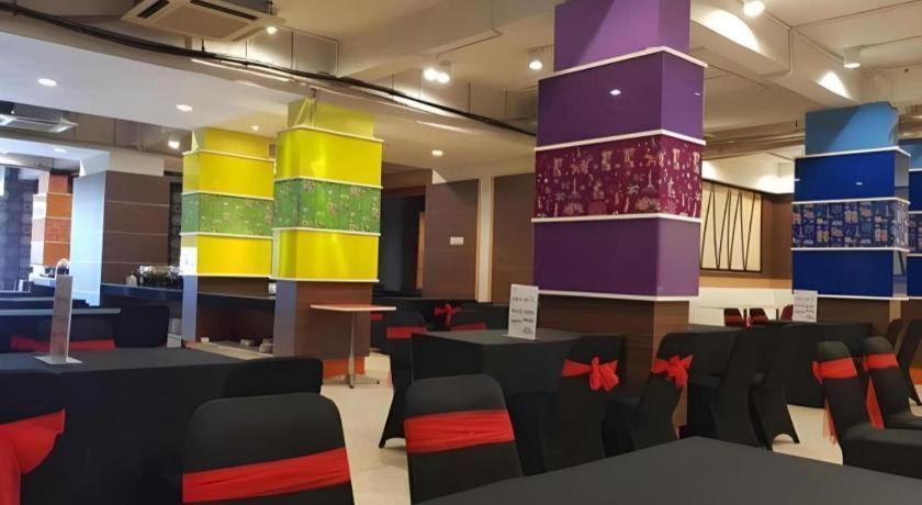 U Stay Hotel Mangga Besar Giacarta Esterno foto