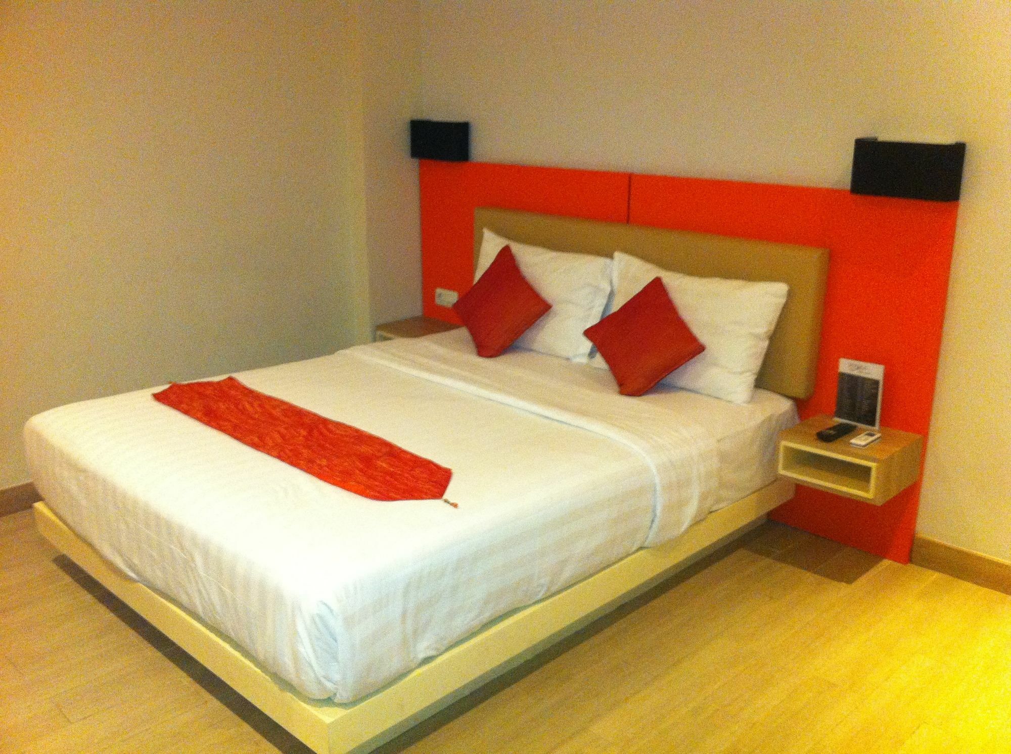 U Stay Hotel Mangga Besar Giacarta Esterno foto