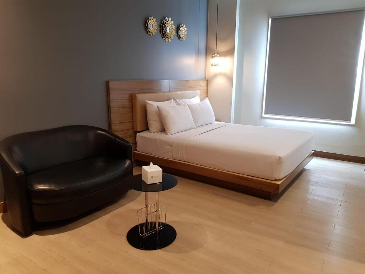 U Stay Hotel Mangga Besar Giacarta Esterno foto