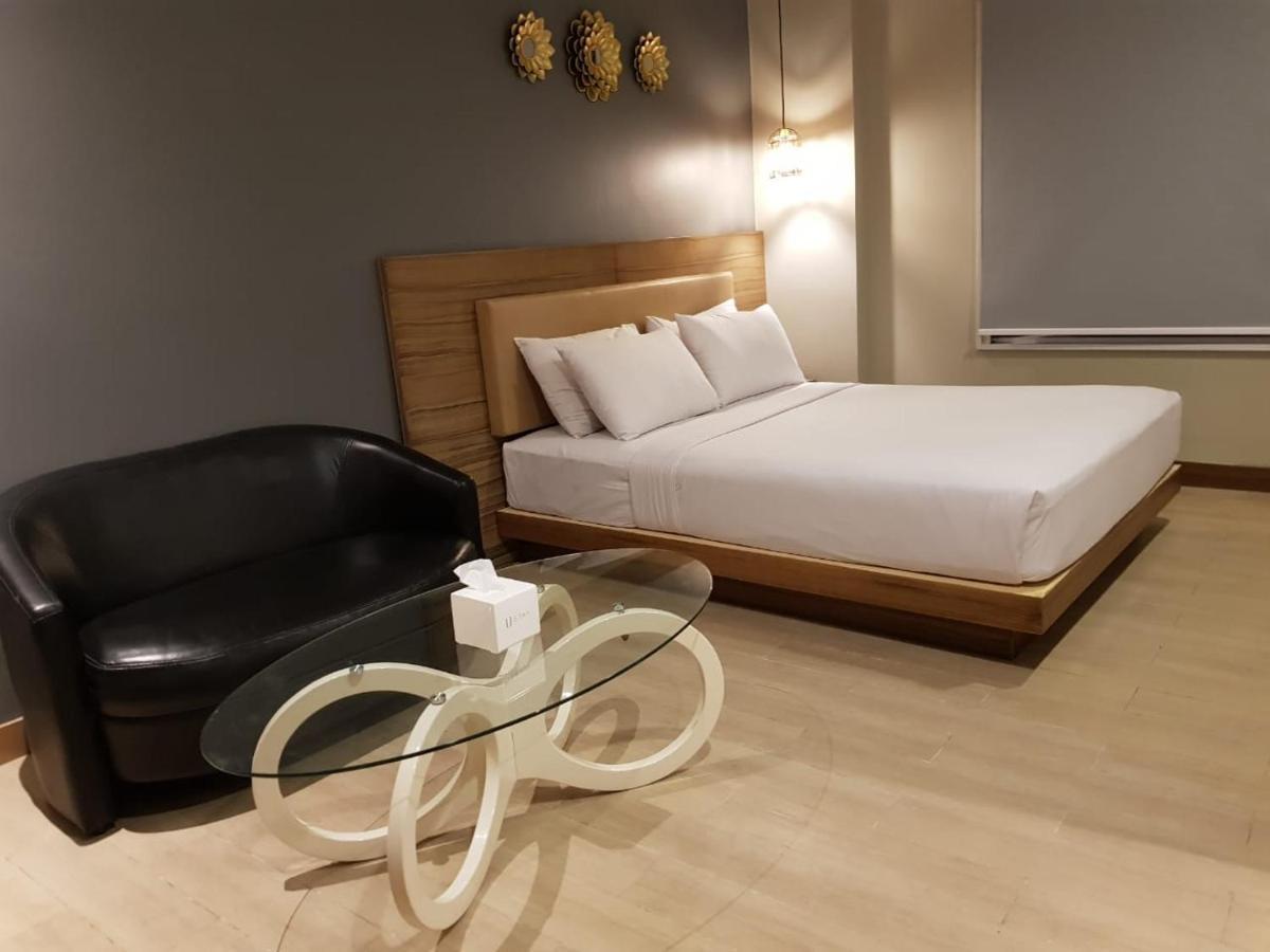 U Stay Hotel Mangga Besar Giacarta Esterno foto