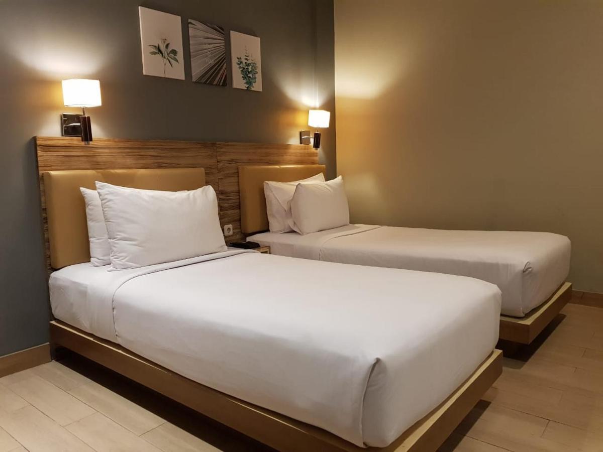 U Stay Hotel Mangga Besar Giacarta Esterno foto