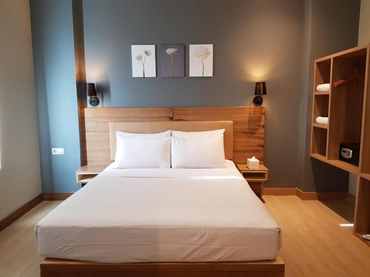 U Stay Hotel Mangga Besar Giacarta Esterno foto